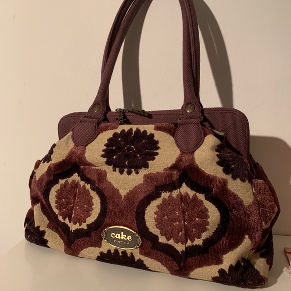Petunia Pickle Bottom Handbags - Gently Used Cake by Petunia Cosmopolitan Carryall